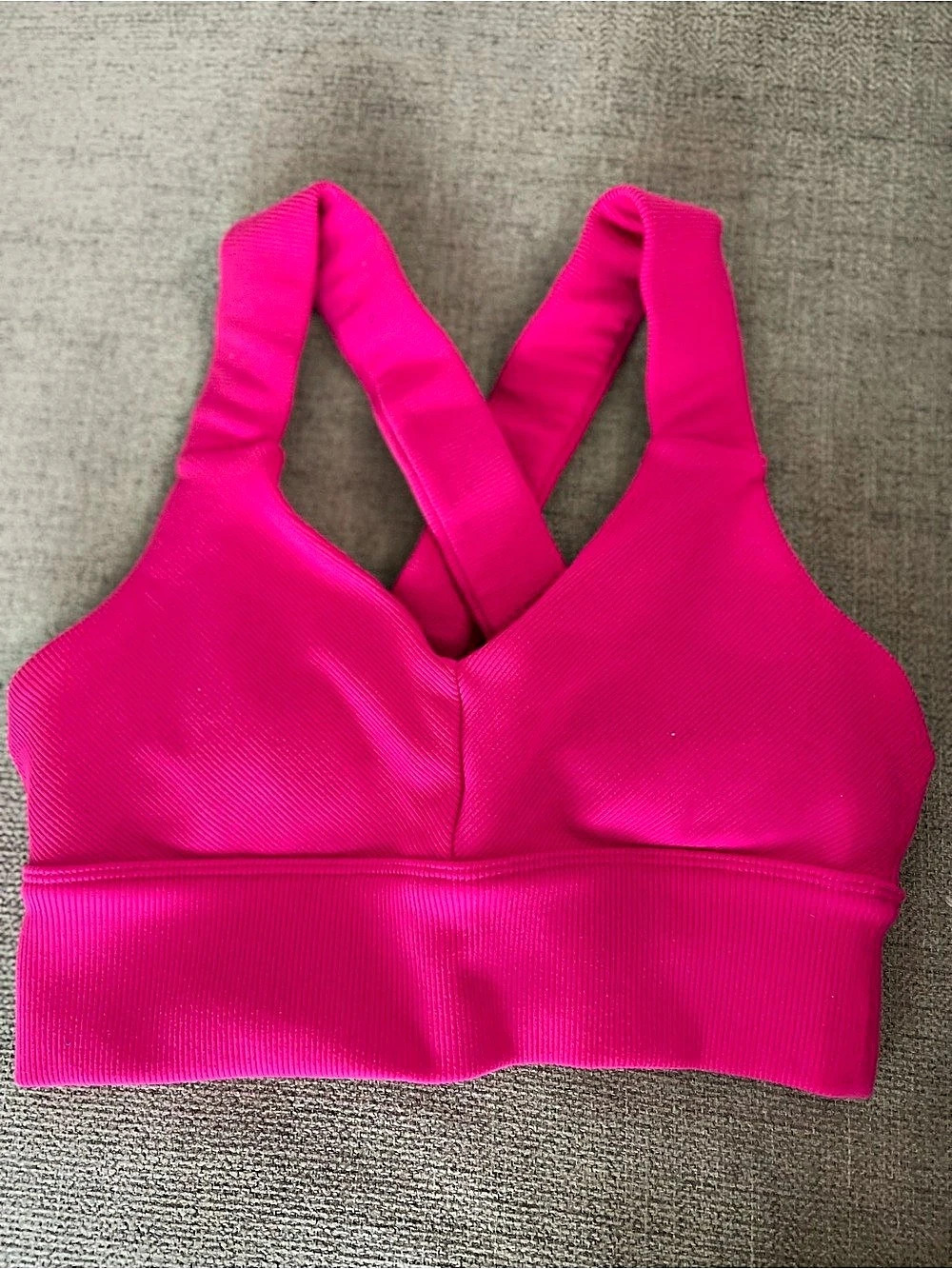 Women’s Alo Yoga hot pink cross back sports bra  size XS